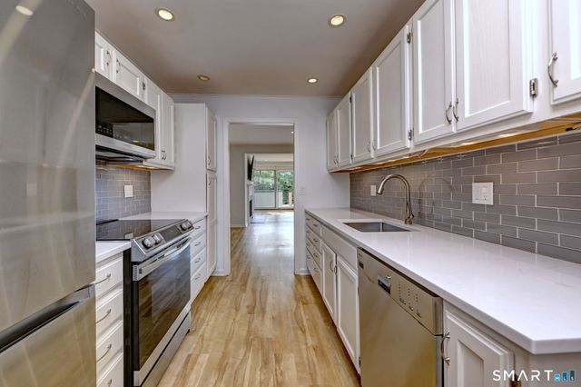 105 Harbor Drive APT 107, Stamford, CT 06902