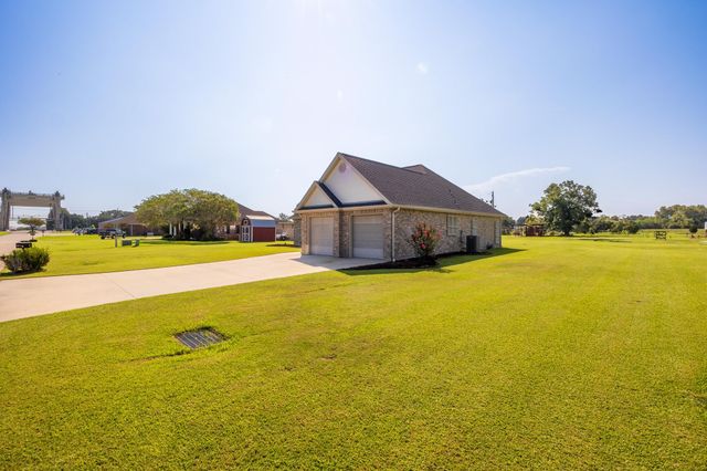 149 Bayou Crossing Drive, Raceland, LA 70394