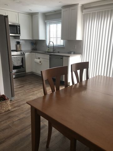 20 Bennett St B, Wakefield, MA 01880