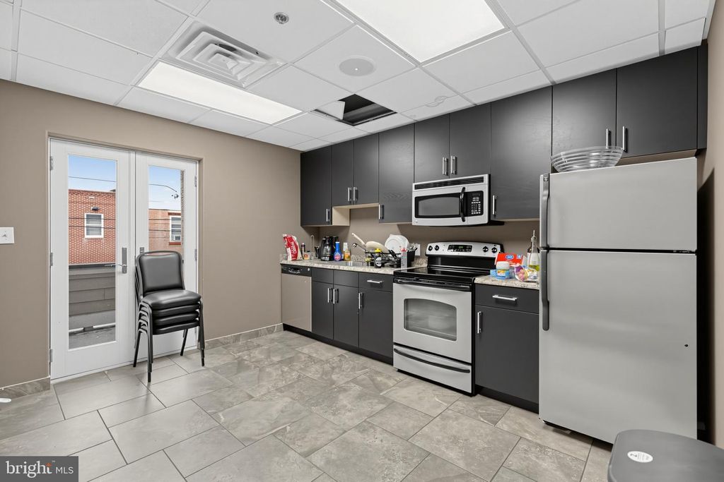 1437 W PASSYUNK AVE, PHILADELPHIA, PA 19145 — photo 4