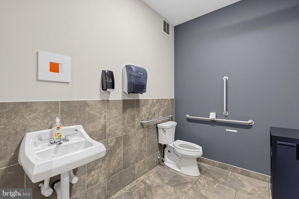 1437 W PASSYUNK AVE, PHILADELPHIA, PA 19145 — photo 5