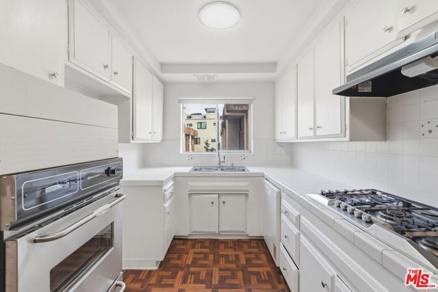 2332 S Beverly Glen Boulevard 5, Los Angeles, CA 90064