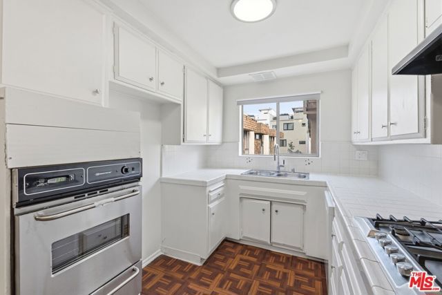 2332 S Beverly Glen Boulevard 5, Los Angeles, CA 90064