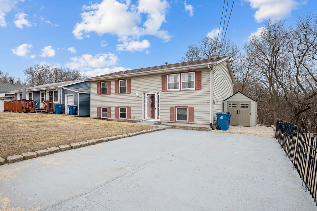 104 Girard Street, Port Byron, IL 61275