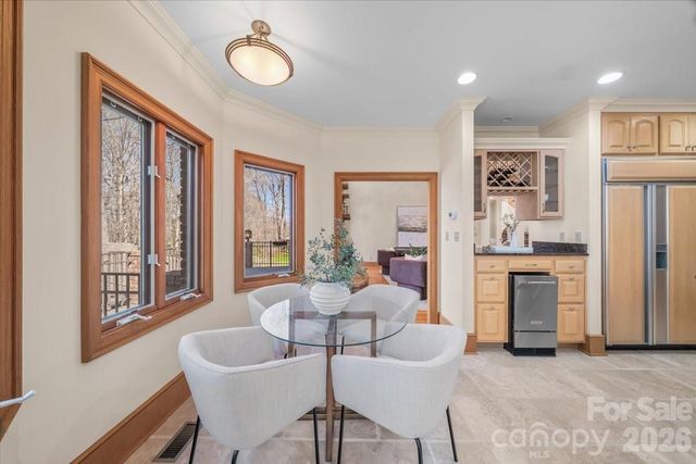 1043 Rolling Green Drive, Newton, NC 28658