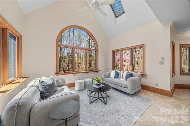 1043 Rolling Green Drive, Newton, NC 28658