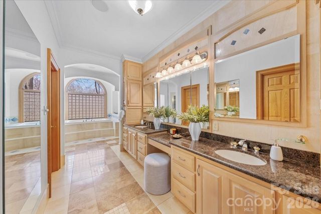 1043 Rolling Green Drive, Newton, NC 28658