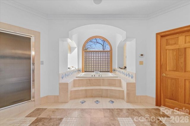 1043 Rolling Green Drive, Newton, NC 28658