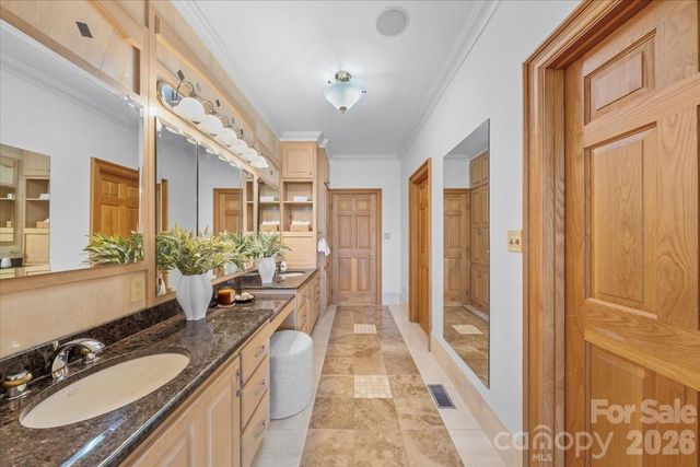 1043 Rolling Green Drive, Newton, NC 28658