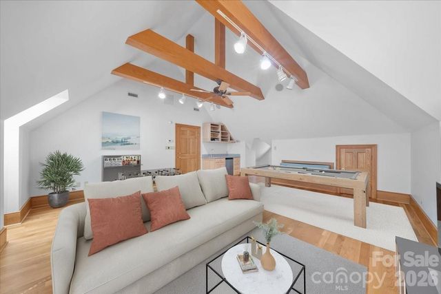 1043 Rolling Green Drive, Newton, NC 28658