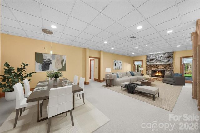 1043 Rolling Green Drive, Newton, NC 28658