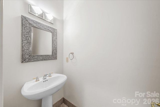 1043 Rolling Green Drive, Newton, NC 28658