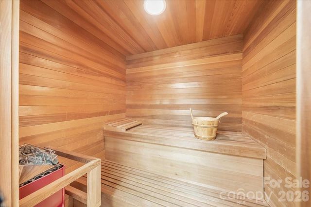 1043 Rolling Green Drive, Newton, NC 28658