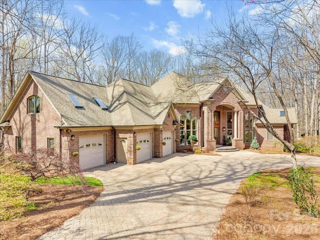 1043 Rolling Green Drive, Newton, NC 28658