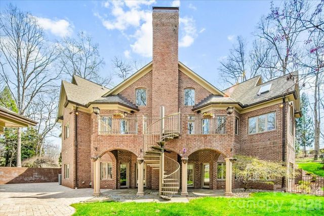 1043 Rolling Green Drive, Newton, NC 28658