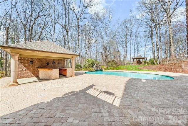 1043 Rolling Green Drive, Newton, NC 28658