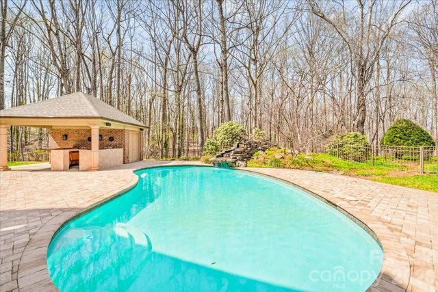 1043 Rolling Green Drive, Newton, NC 28658