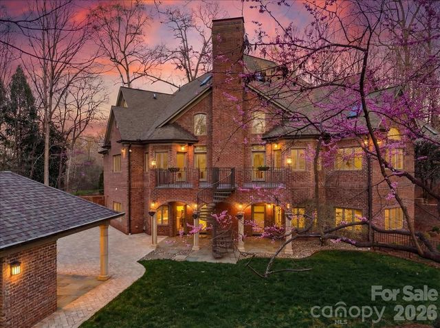 1043 Rolling Green Drive, Newton, NC 28658