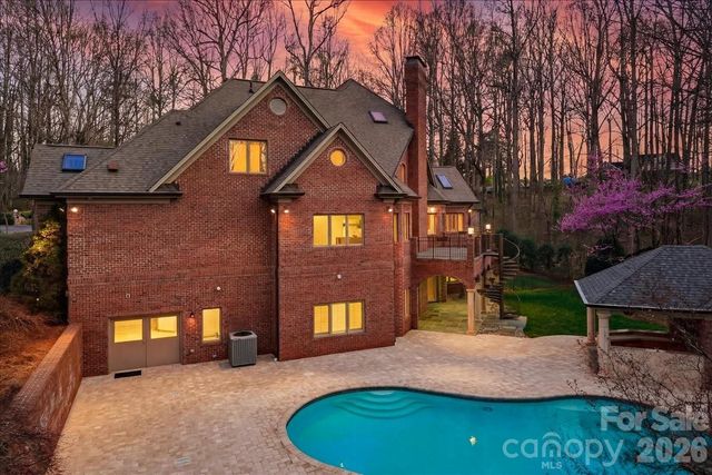 1043 Rolling Green Drive, Newton, NC 28658