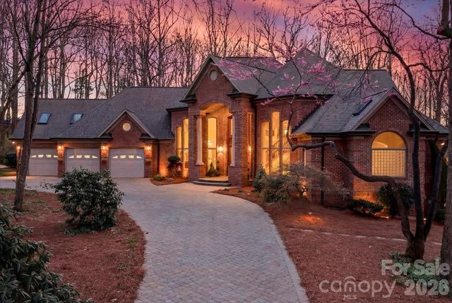 1043 Rolling Green Drive, Newton, NC 28658