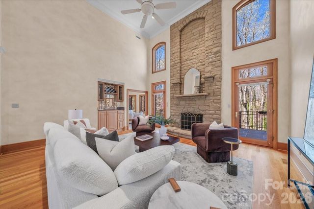 1043 Rolling Green Drive, Newton, NC 28658