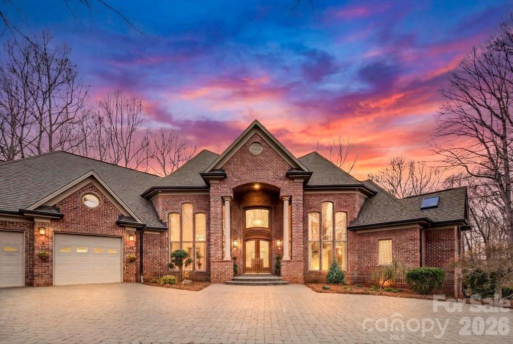 1043 Rolling Green Drive, Newton, NC 28658