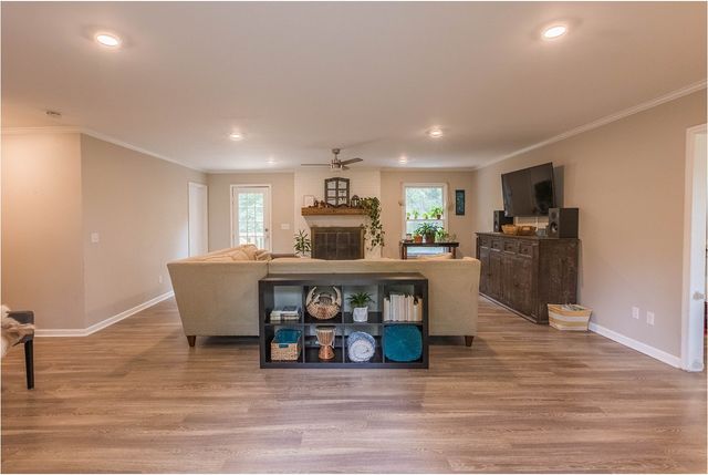 210 Elliott Ct, Columbia, TN 38401