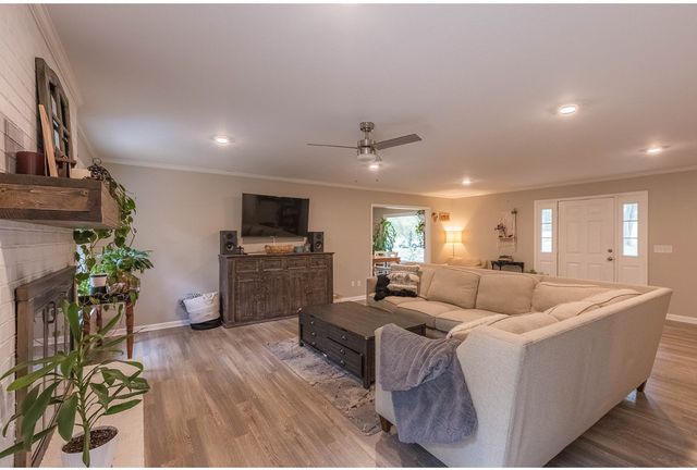 210 Elliott Ct, Columbia, TN 38401