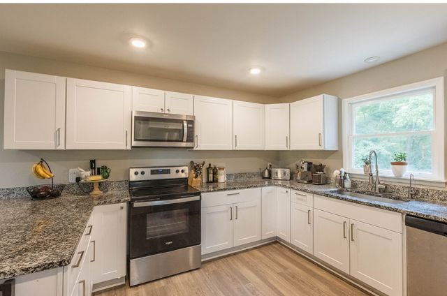 210 Elliott Ct, Columbia, TN 38401