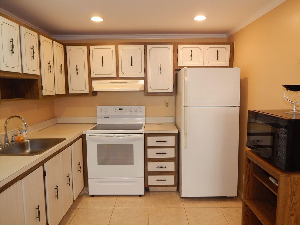 Image 10 of property listing at 393 Capri I 393, Delray Beach, FL 33484