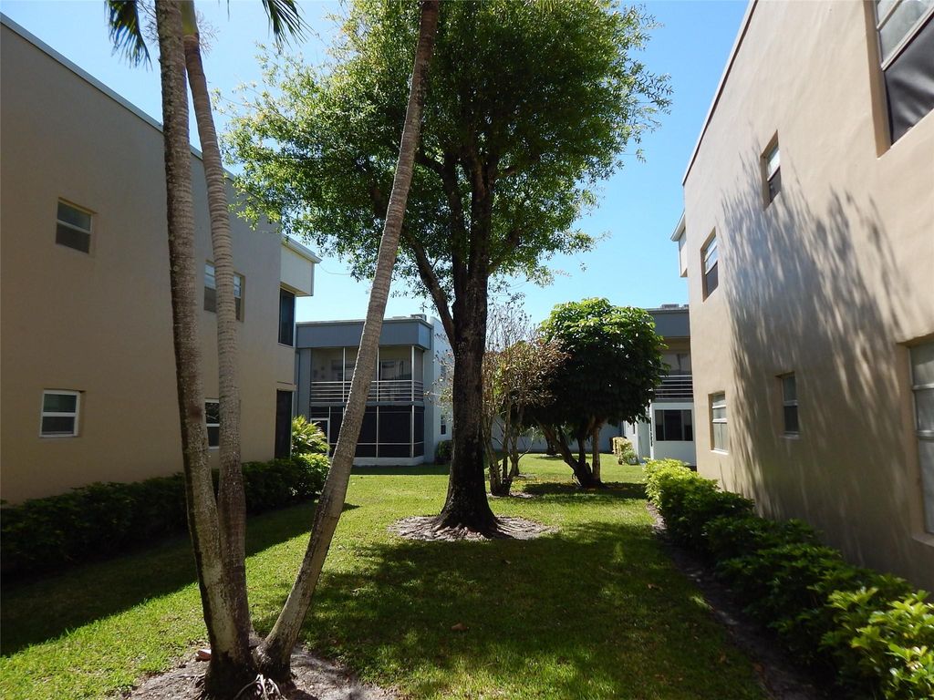 Image 3 of property listing at 393 Capri I 393, Delray Beach, FL 33484