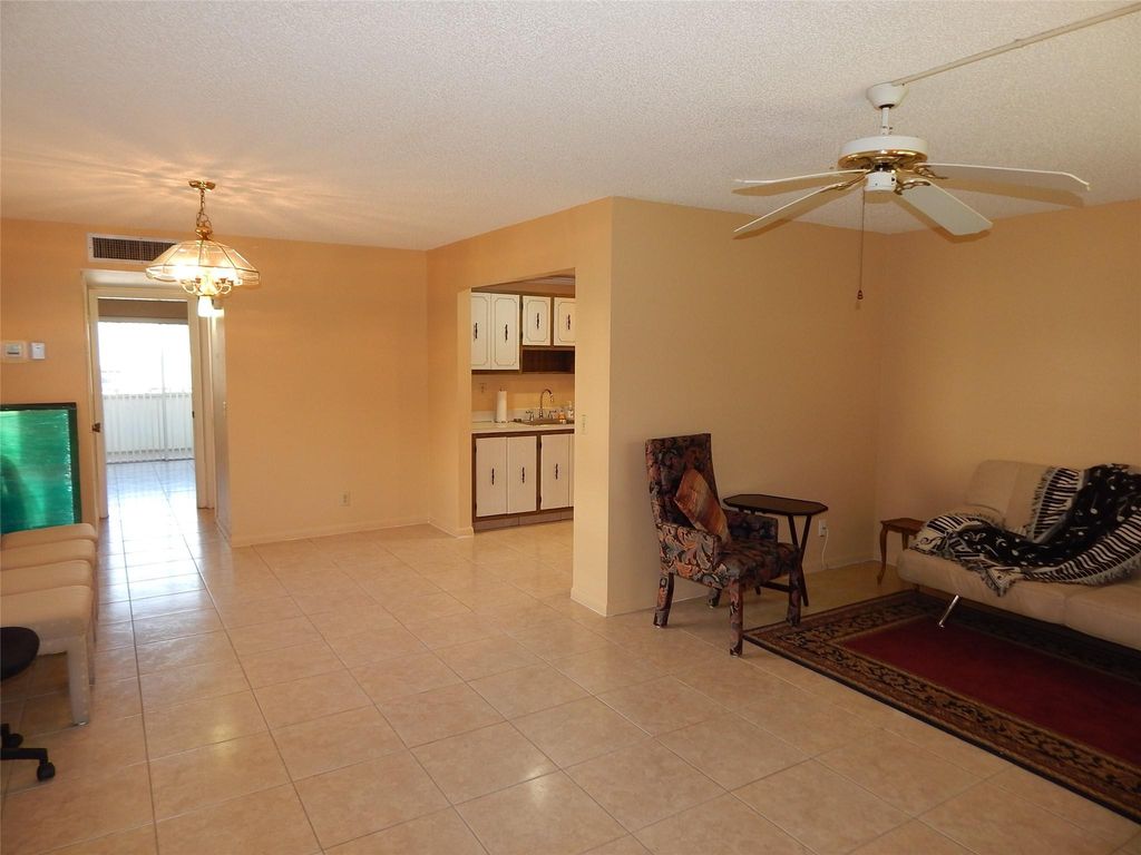Image 5 of property listing at 393 Capri I 393, Delray Beach, FL 33484