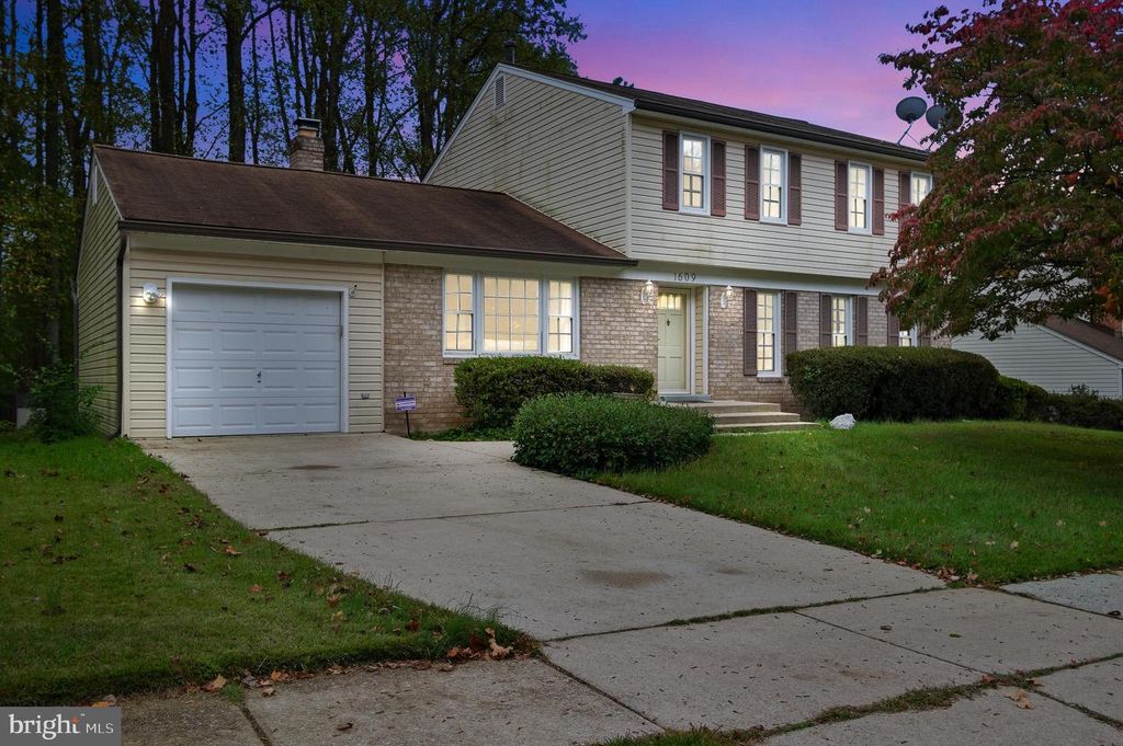 1609 WINDING WAYE LN, Silver Spring, MD 20902