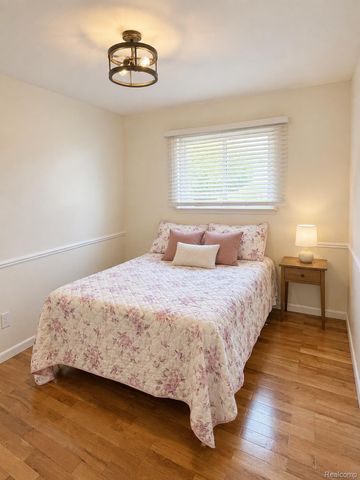19280 Magnolia Parkway, Southfield, MI 48075