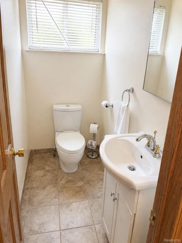 19280 Magnolia Parkway, Southfield, MI 48075