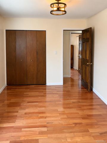 19280 Magnolia Parkway, Southfield, MI 48075