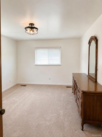 19280 Magnolia Parkway, Southfield, MI 48075