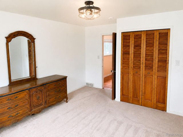19280 Magnolia Parkway, Southfield, MI 48075