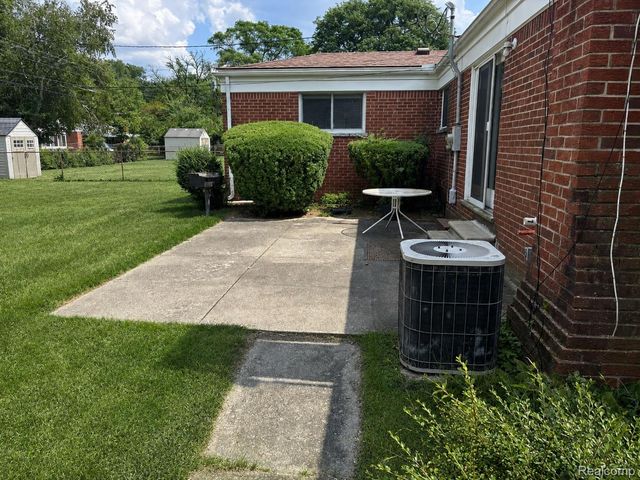 19280 Magnolia Parkway, Southfield, MI 48075