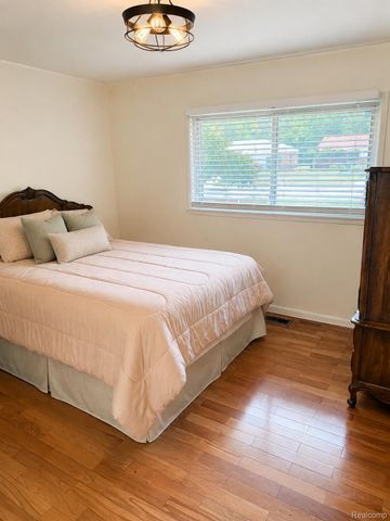 19280 Magnolia Parkway, Southfield, MI 48075