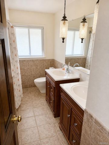 19280 Magnolia Parkway, Southfield, MI 48075