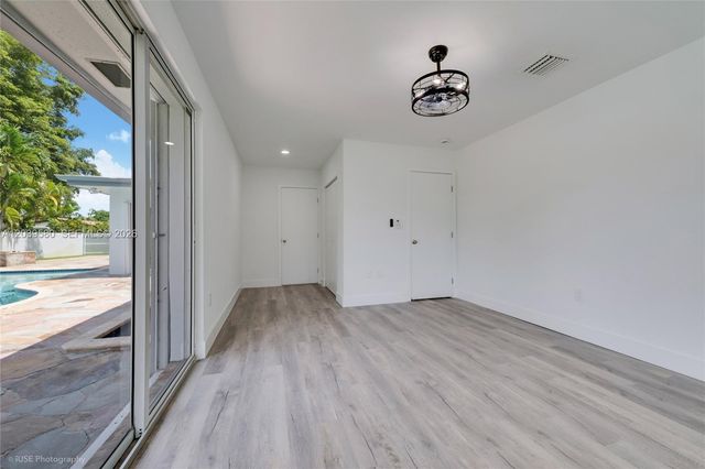6250 SW 62 Pl, South Miami, FL 33143