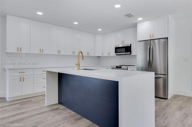 6250 SW 62 Pl, South Miami, FL 33143