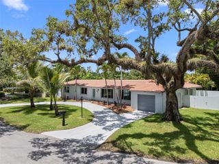 6250 SW 62 Pl, South Miami, FL 33143