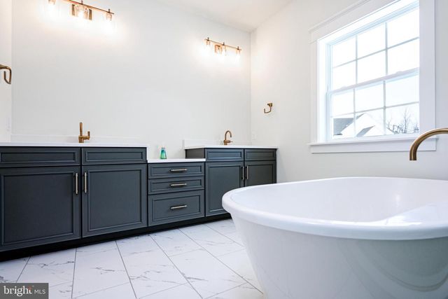 16 MCKNIGHT FARM LN, Glenmoore, PA 19343