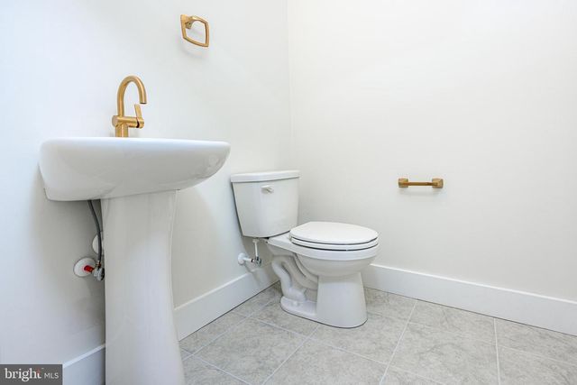 16 MCKNIGHT FARM LN, Glenmoore, PA 19343