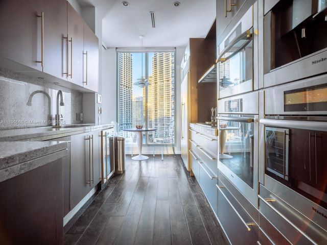 900 Brickell Key Blvd 2204, Miami, FL 33131