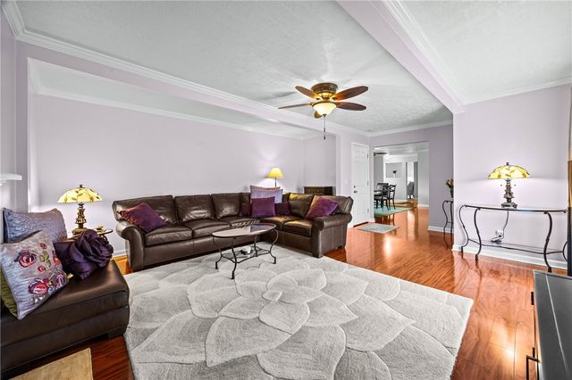 4 Putting Green Lane, Perinton, NY 14526