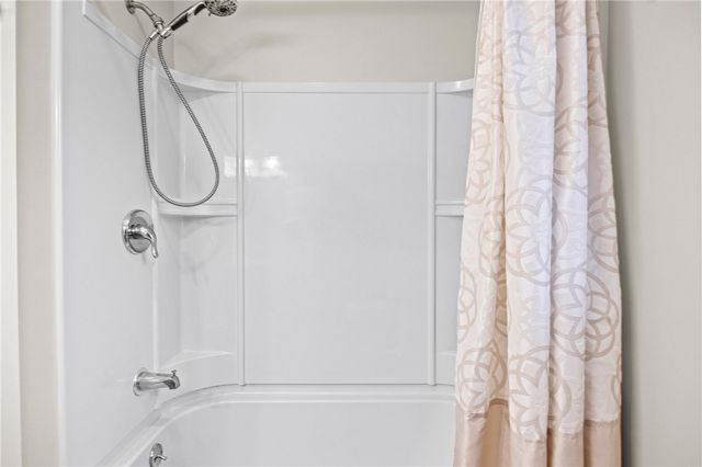 4 Putting Green Lane, Perinton, NY 14526