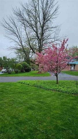 4 Putting Green Lane, Perinton, NY 14526